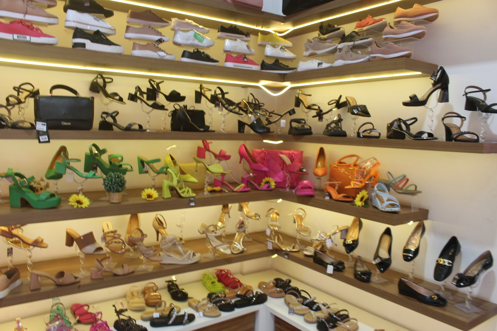 Vitrine Calçados — Moda e vestuário em Itabuna
